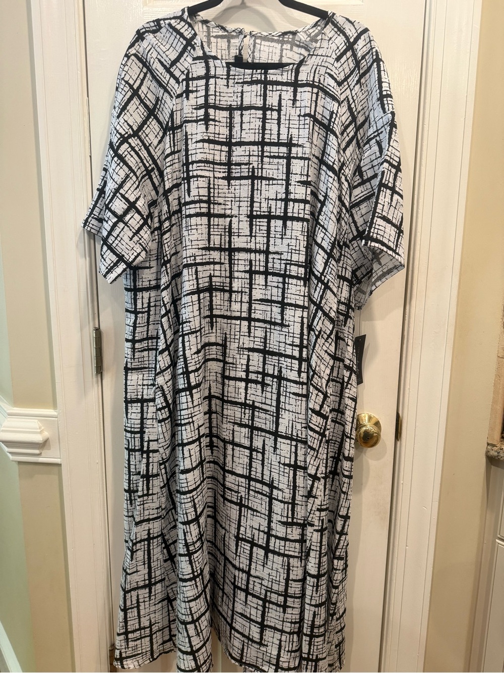 Sydney's Closet Black and White Graphic Maxi Dress - 2x NWT